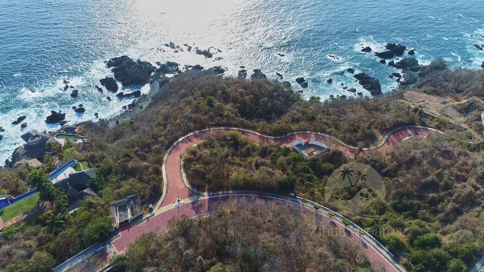 Lot with an eight-minute drive from Zihuatanejo