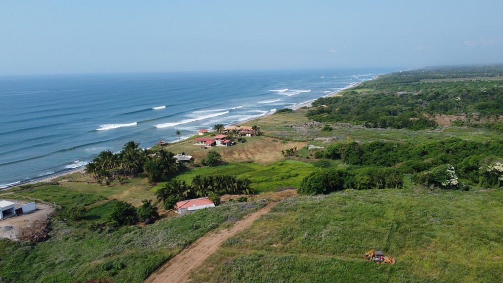 Lot that overlooks a lagoon surrounded by lush vegetation